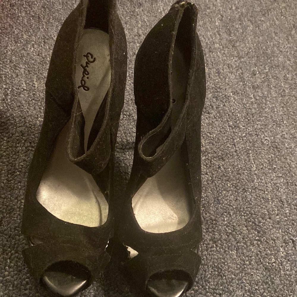 Black peep toe heels